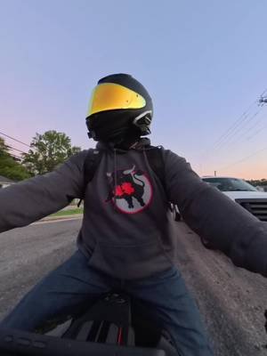 It’s been a couple days and I still haven’t googled it. #sonic #c_deeze #nightride #bikelife #viral 