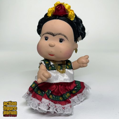 Serving up some Frida Kahlo 
#fridakahlo #pitukadoll #urbanvinyl