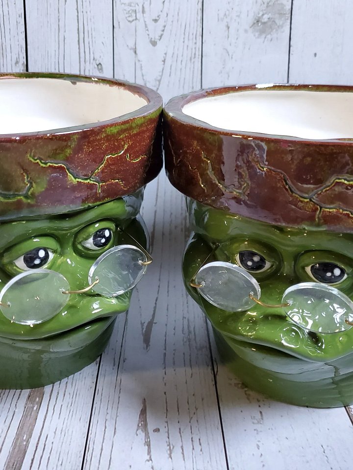 Wise frog planter, garden planter, flowerpot, ceramic product image (1)