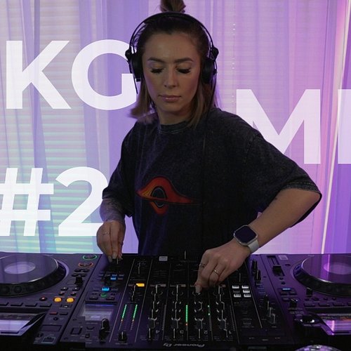 FRESH MIX FOR YOU! 
Hope you feel this one as much as I did while recording!

#djset #ukgarage #ukg #djane #djmix