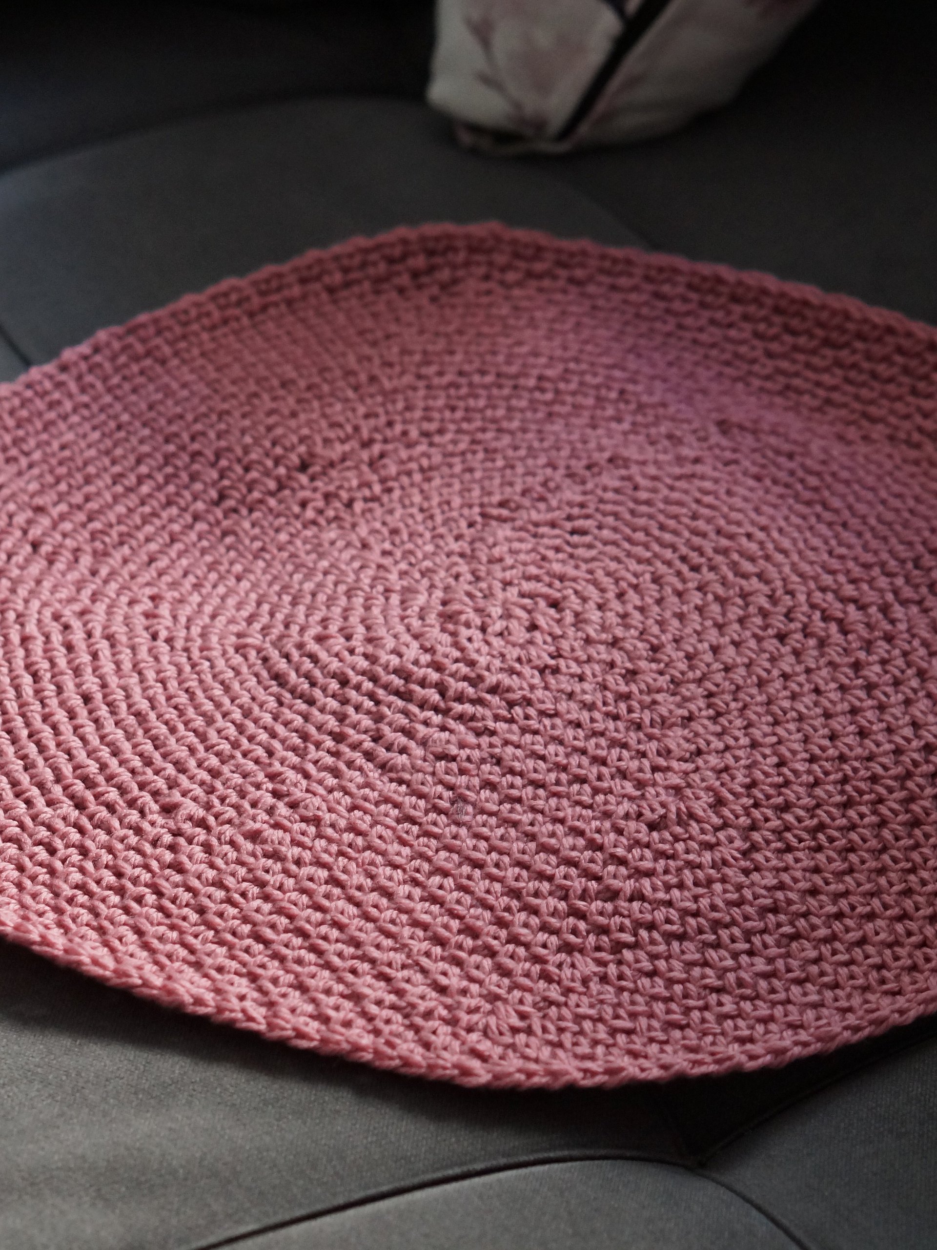 Moss stitch circle crochet pattern product image (1)