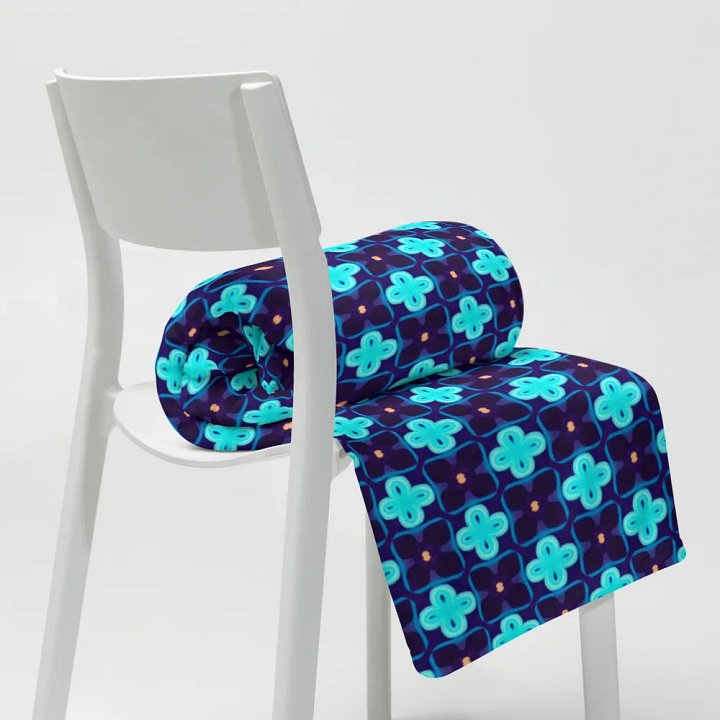 Elegant Blue & Black Seamless Patterned Throw Blanket product image (1)
