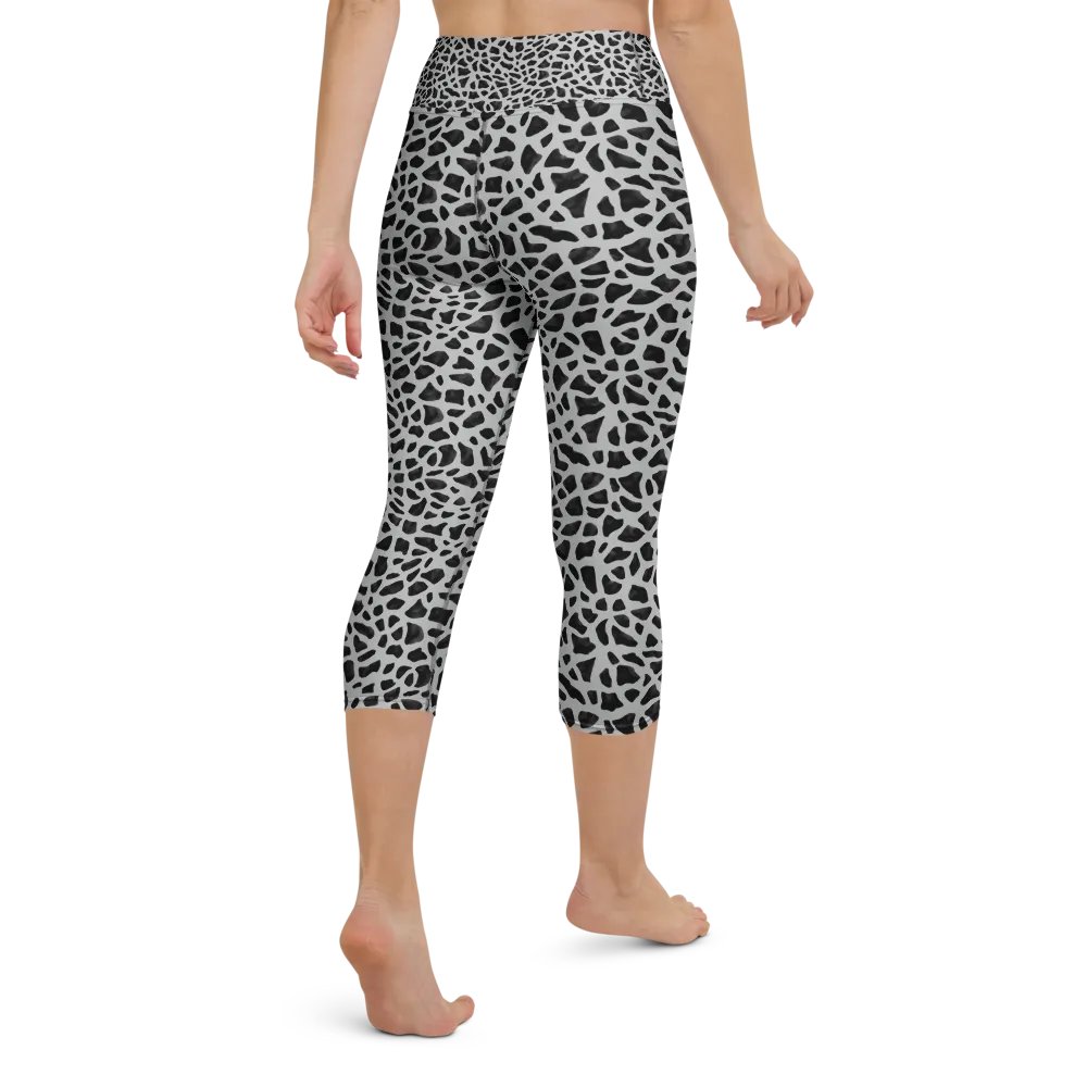Giraffe Pattern Capri Leggings product image (3)