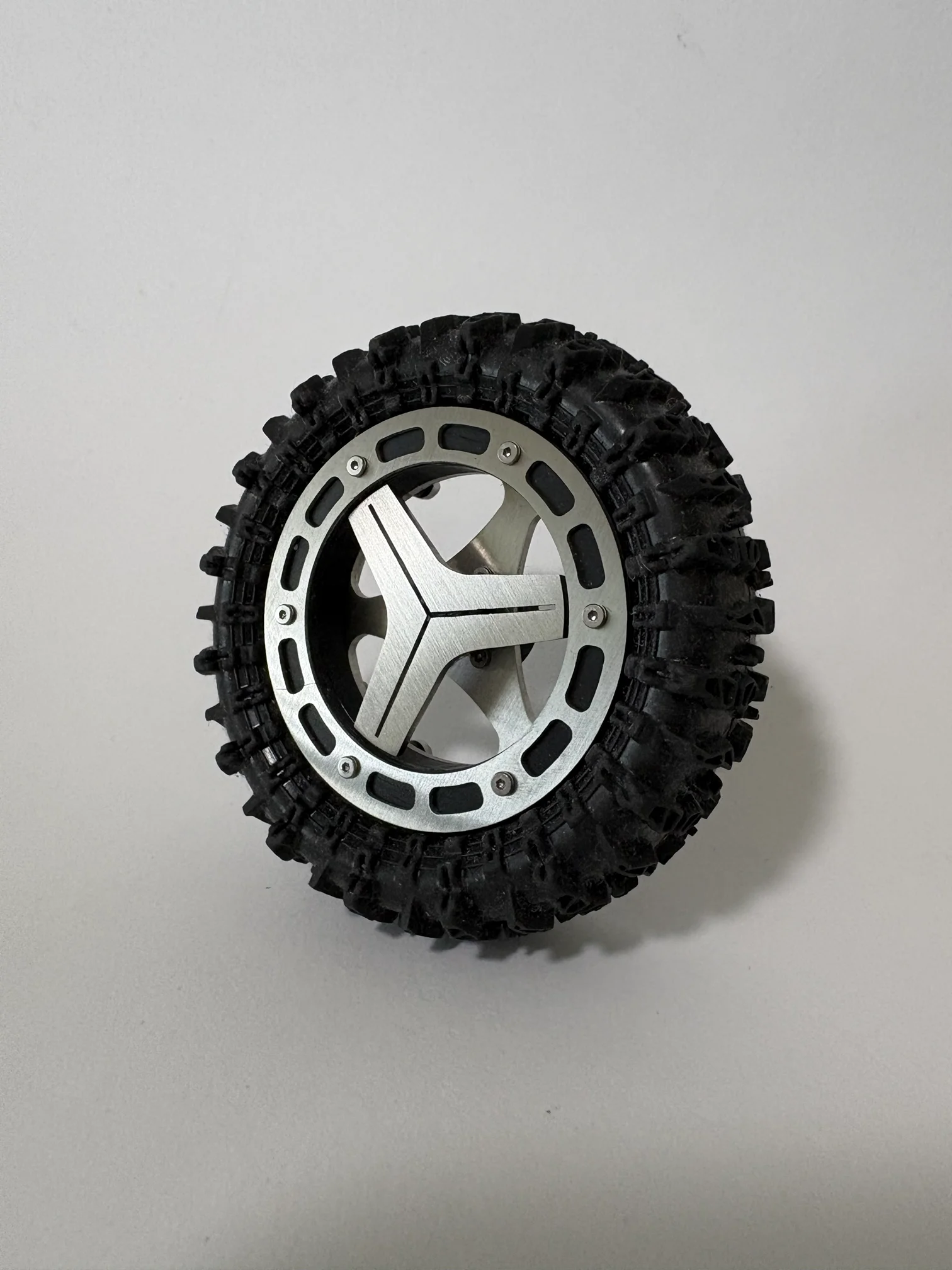 1.8" v2 Spinner Wheels *BRUSHED* - "Trinity" wheel face with "Blade" spinner product image (1)
