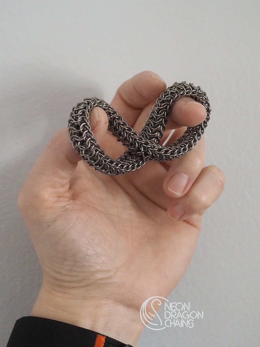 Mobius Fidget Toy / Titanium product image (6)