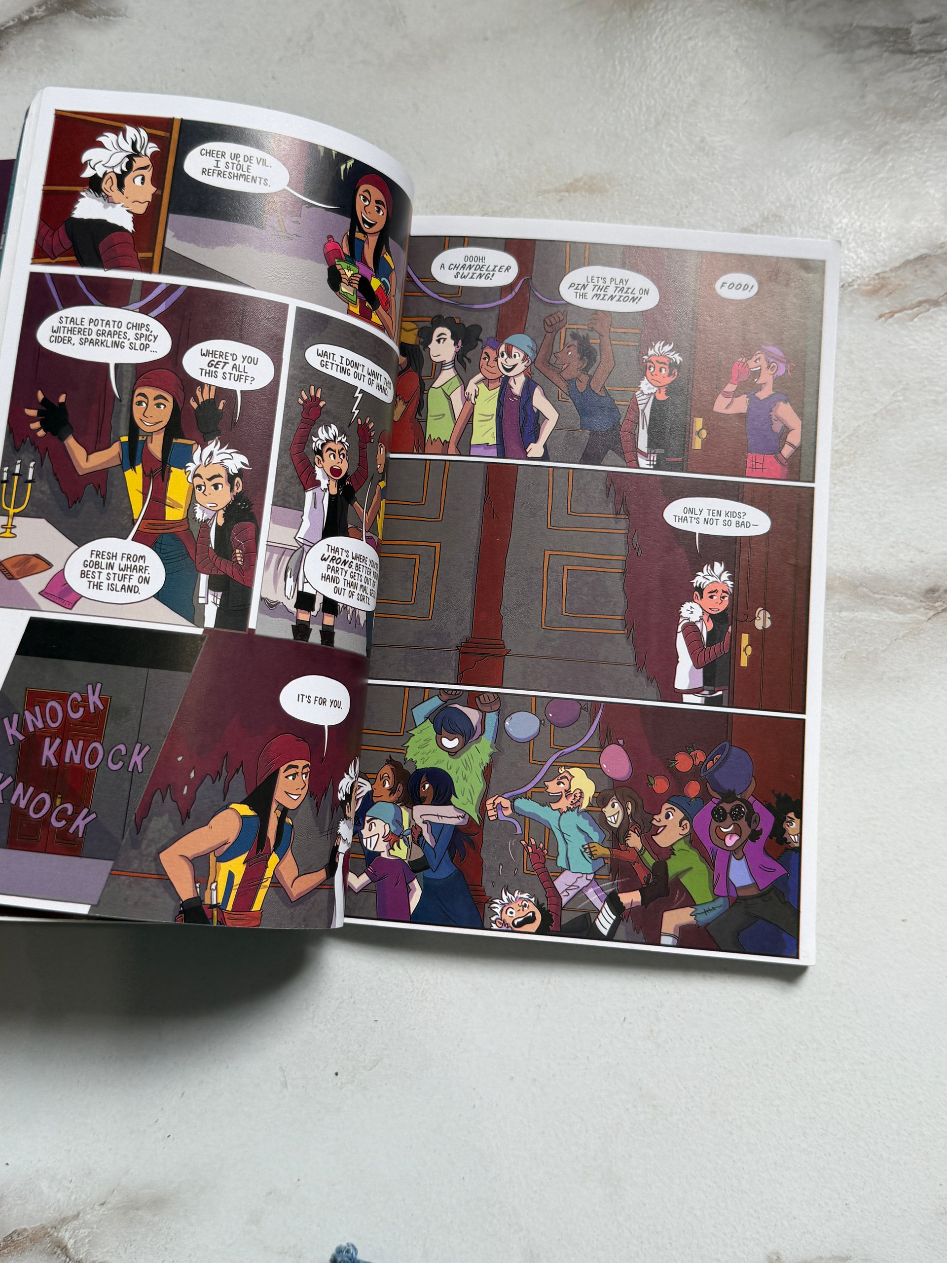2018 The Isle of the Lost Graphic Novel | Disney Descendants | First Edition Paperback product image (4)
