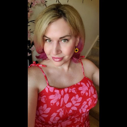 For those that pointed out I had a new piercing, you are partially correct! Congrats on knowing how to zoom in on Instagram 😆...