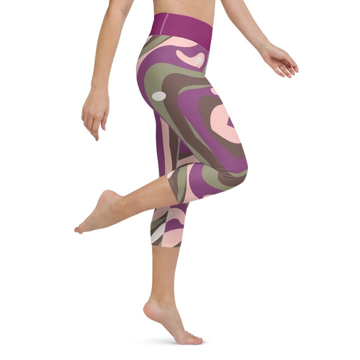 90s-inspired Yoga Capri Leggings – Stretch, Style, and Comfort product image (1)