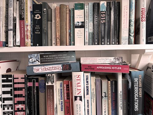 Wanna read what we’re reading?! ⁠
⁠
If you live in the US or UK, head to the online Epic History bookstore (search 'Epic Hist...