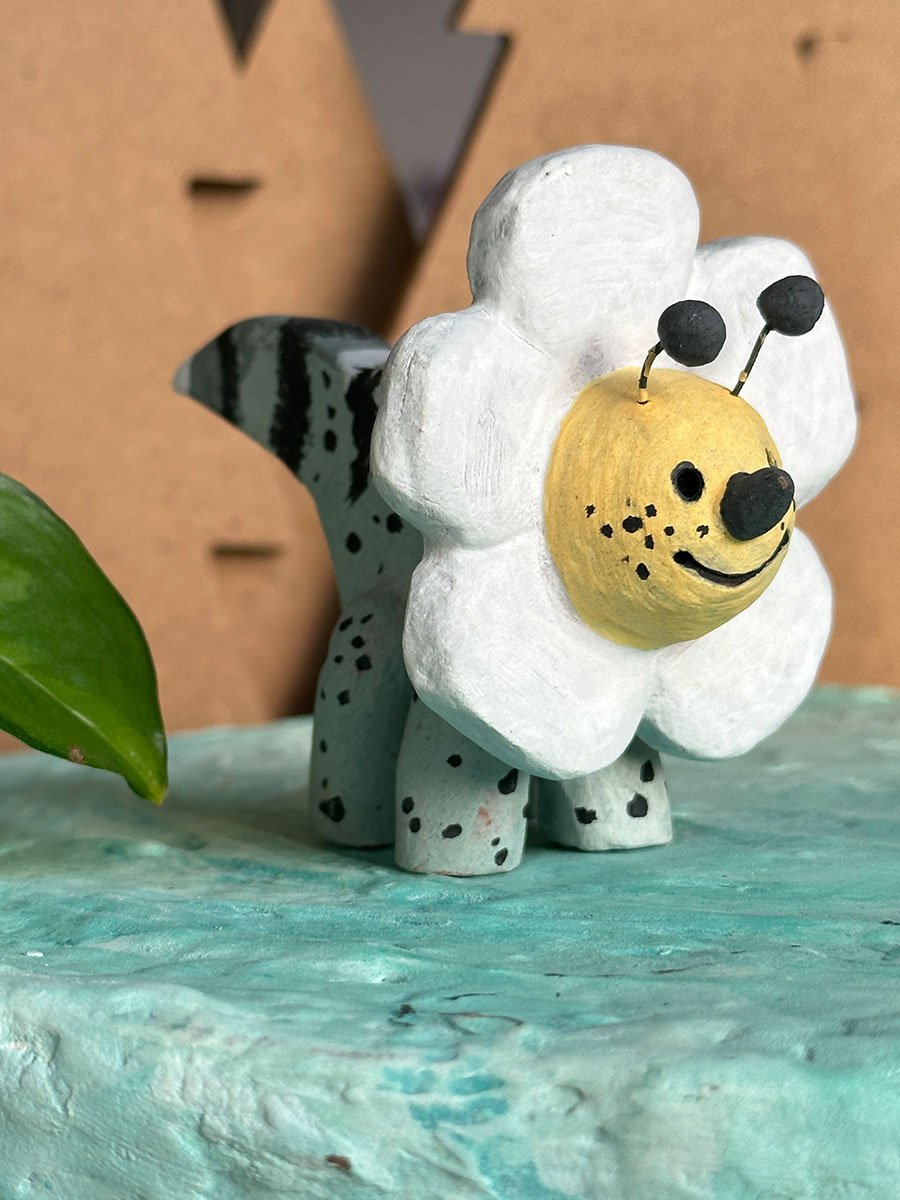Bee Flower Ceratopsid Ceramic Spill product image (3)