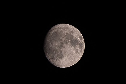 My first good moon photo! I am going to use this as a baseline to see how much I improve in the future.

#photography #moonph...