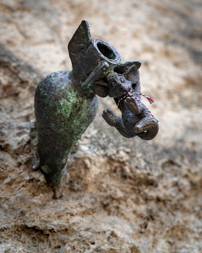 Keeping you updated on Kolodko Mini Statues: While there have been many theft recently, the Vuk statue located next to Rudas ...