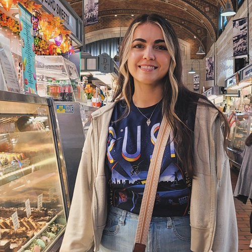 Family time and Rush with my dad 🥰

#ohio #travel #rush #gamergirl #twitchstreamer 

Classic 🦵

OH...IO

Pizza pizza

Nerdy a...