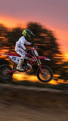 Night practice at Horn Rapids with @zane.fife.mx25 
#motocross #dirtbike #practice #85cc #gasgas 

@jmc_motorsports 
@jmc_ms_...