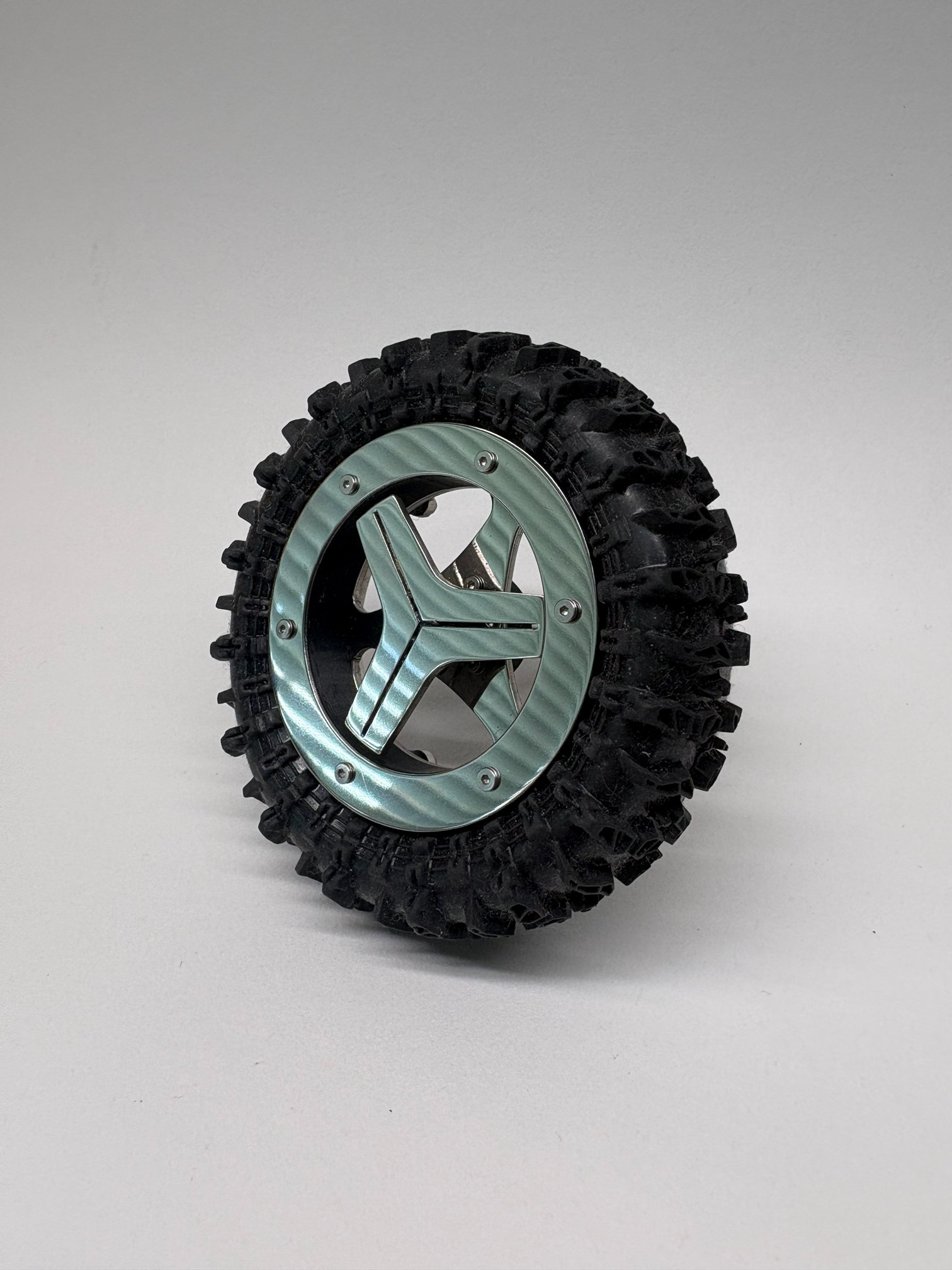1.8" v2 Floater Wheels - "Trinity" wheel face with "Blade" spinner product image (1)