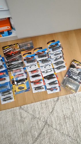 After a while I took the time to put all the new models I have bought in the last 2 months. I was just putting them in my cab...