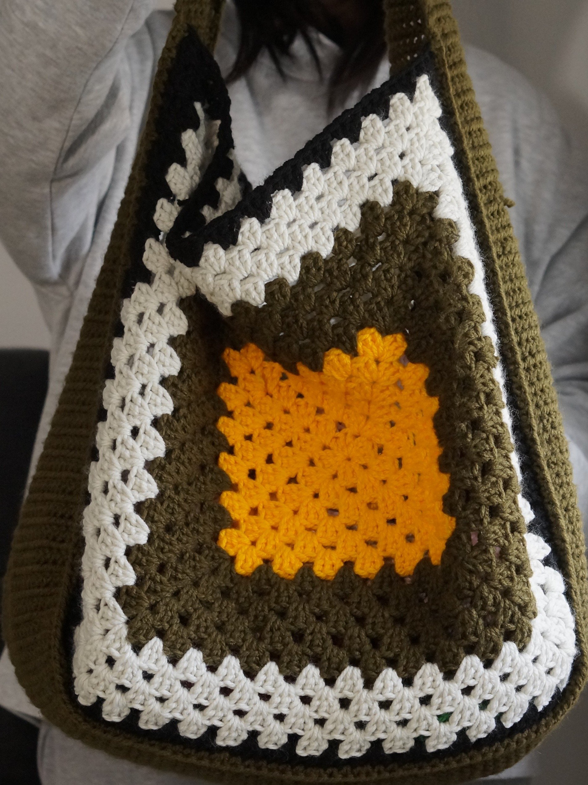Granny square beanie crochet pdf pattern product image (3)