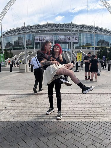 I joined The Black Parade and all I got was a yea or nay sign 🫡
Such an amazing show from @mychemicalromance last night with ...