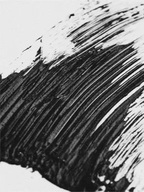 Lengthening & Volumising Mascara product image (3)