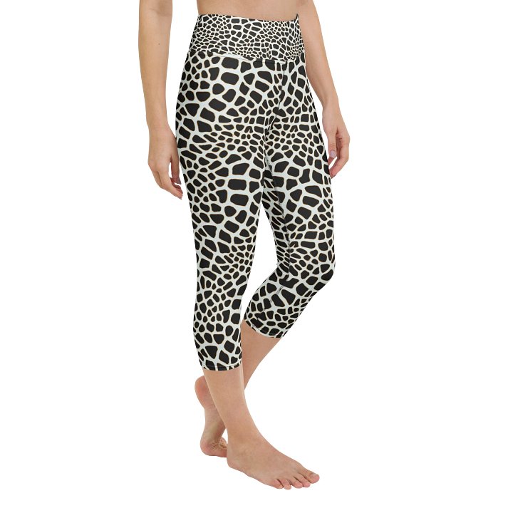 Giraffe Skin Capri Leggings product image (2)