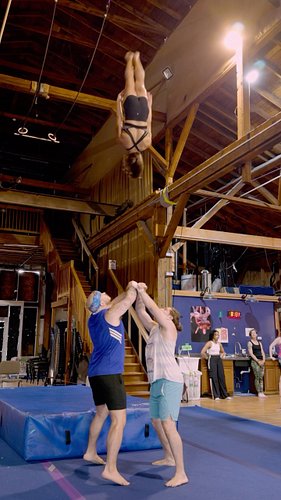what a crazy practice yesterday! trying new skills and dusting the (3 week old) cobwebs off others 🤪

#circus #circusarts #ba...