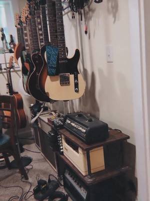 Here’s a little bit more behind the scenes from Howard‘s Apartment Studio! We’re working on a project called Borderlands! More to come soon! #recordingsession #behindthescenes #humancreativity 