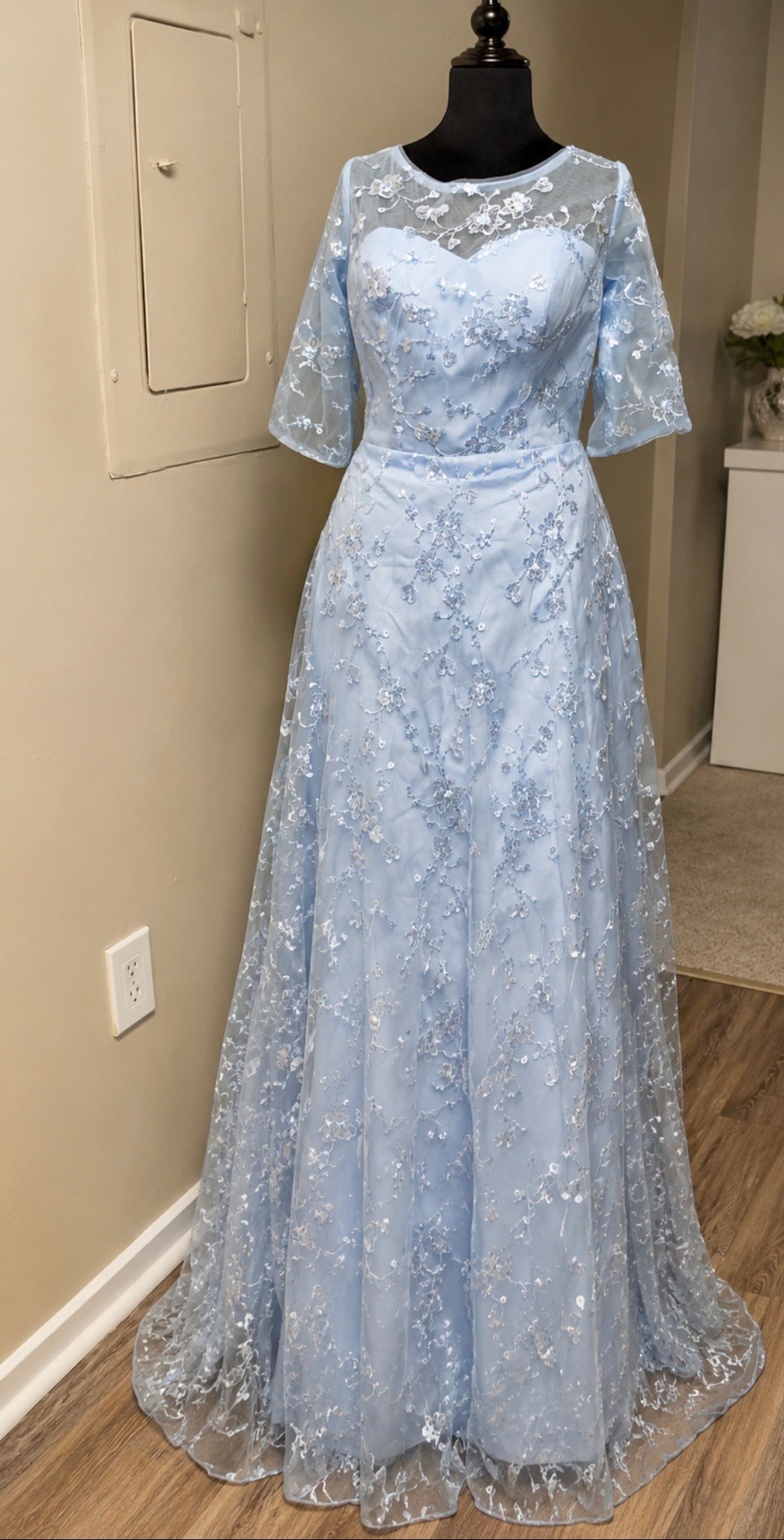 Luxury dress product image (3)