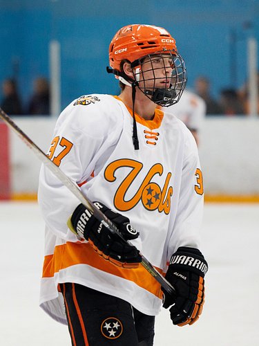 the white jerseys are making their debut on Rocky Top😤

Puck drop 🔜 

Stream the game on the Tennessee Club Sports Network

#...