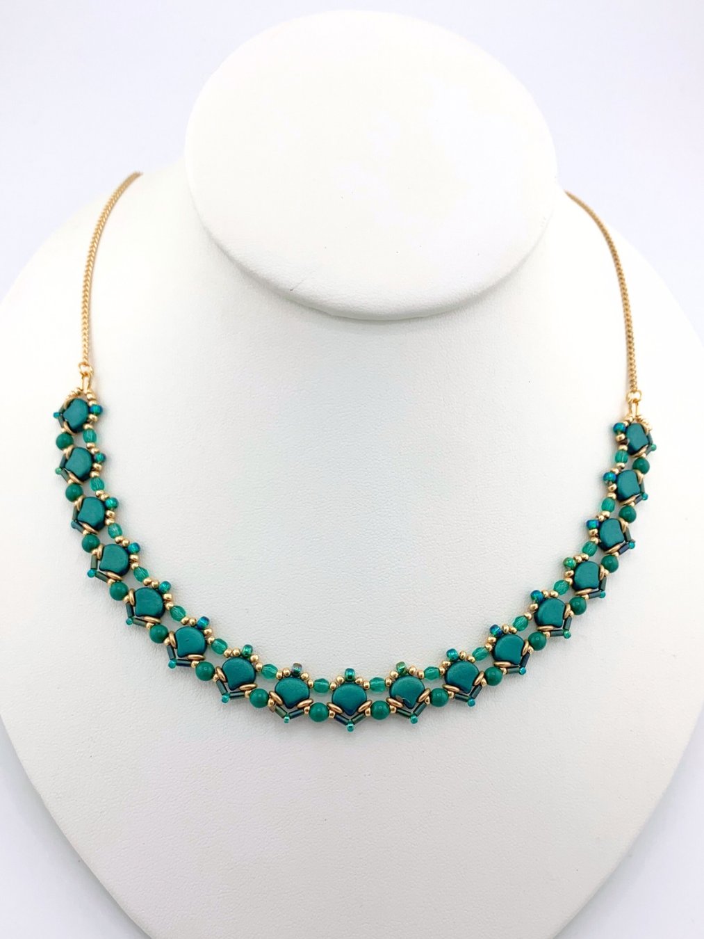 Queen’s Trellis Necklace - Green product image (2)