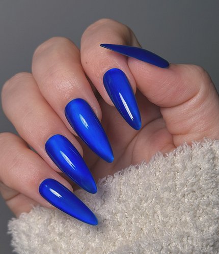 These nails literally ✨GLOW✨
•
Products:
Double Rhythm MC1099 cat eye gel (Amazon)
@bornprettyofficial JN43
@cndesignerdipsm ...