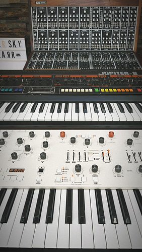 A fairly expensive setup for the afternoon 🤣 

@fraptools @ajhsynth @rolandglobal 

#synth #electronicmusic #keyboard #musicp...