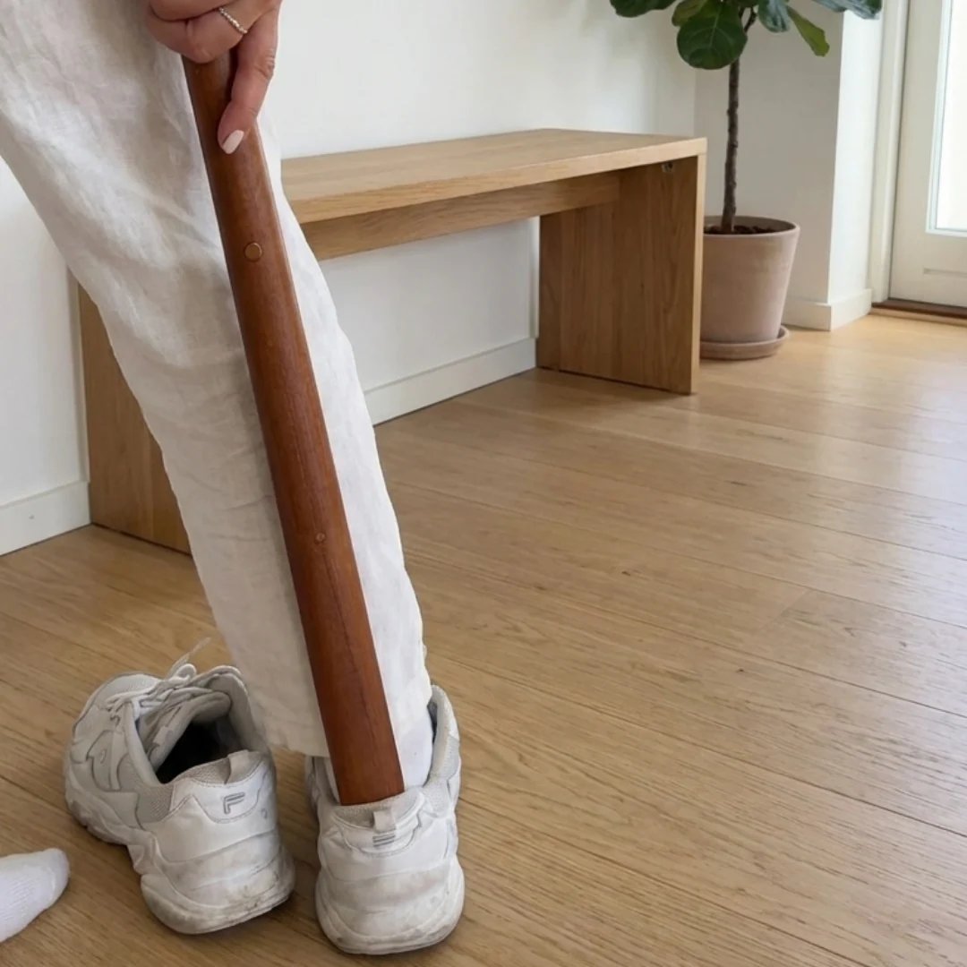Minimalist Magnetic Shoehorn with Wall Mount product image (2)