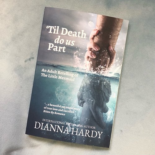 For the first time, there is a global print distribution of this dark, gothic, fairy tale retelling (new edition print cover ...