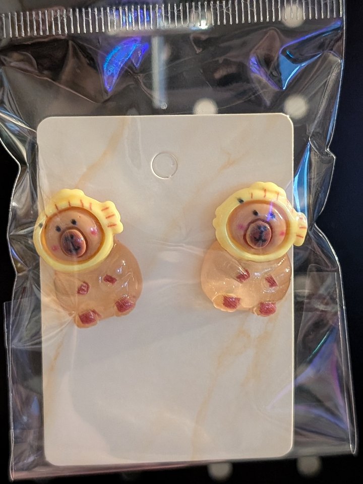 CAPPYBARA STUD EARRINGS product image (1)