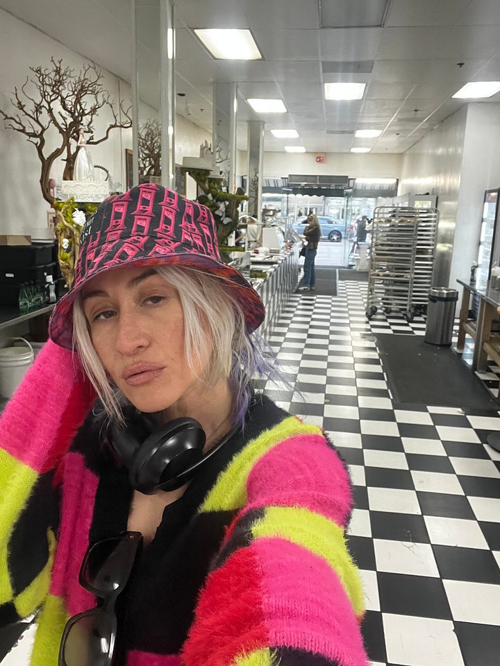 choppie n chill floppy hat product image (1)