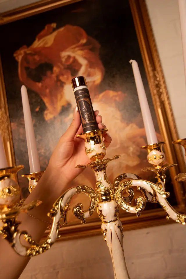 A midnight muse, veiled in mystery. 🖤🕯️ Crème de la Kitty enters the frame in black, gold, and quiet allure 📸 @legacy_v2