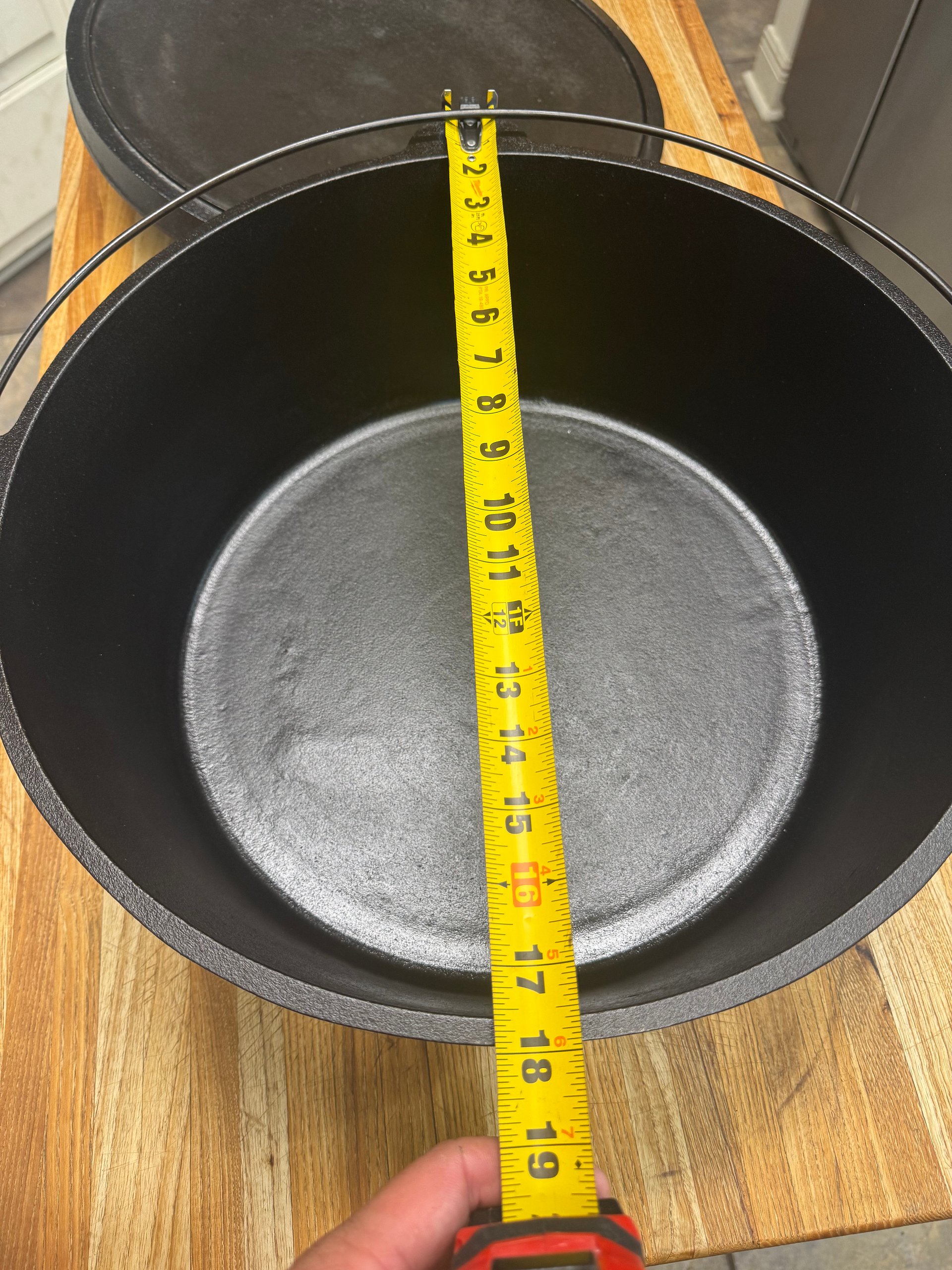 Bayou Classic 20 qt Dutch Oven (SOLD) product image (4)