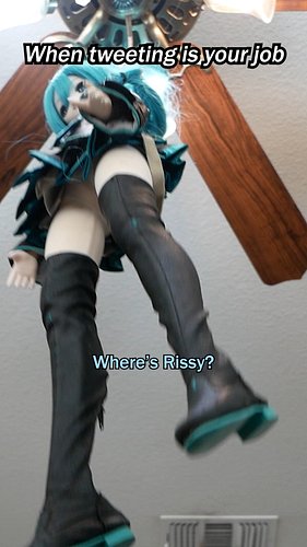 I tried to goning viral and get my friend from china to make me more tweets but he quit and i'm stuck with the beast

#mikuha...