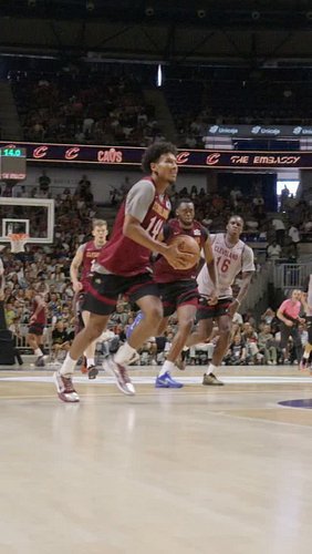 Menuda LOCURA lo vivido hoy en el Martín Carpena de Málaga con los Cleveland Cavaliers.

He podido vivir el partido a pie de ...