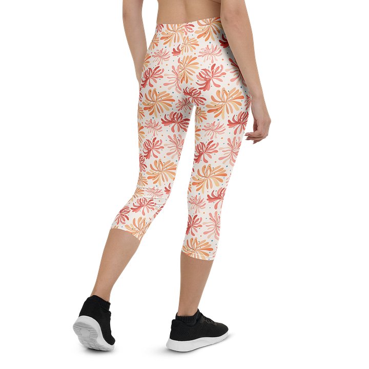 Stylish Blossom Burst Capri Leggings for Everyday Comfort product image (2)