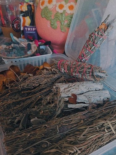 Tis the season! 

My wholesale orders have been filled. And i'm now making smudges to share with yall! 

Let me know if you h...