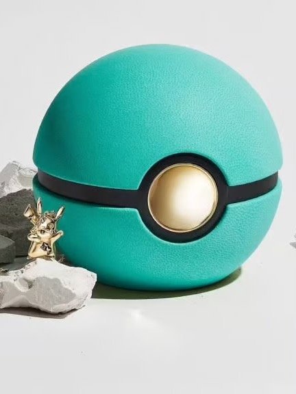 Gold Diamond Pikachu Necklace product image (3)