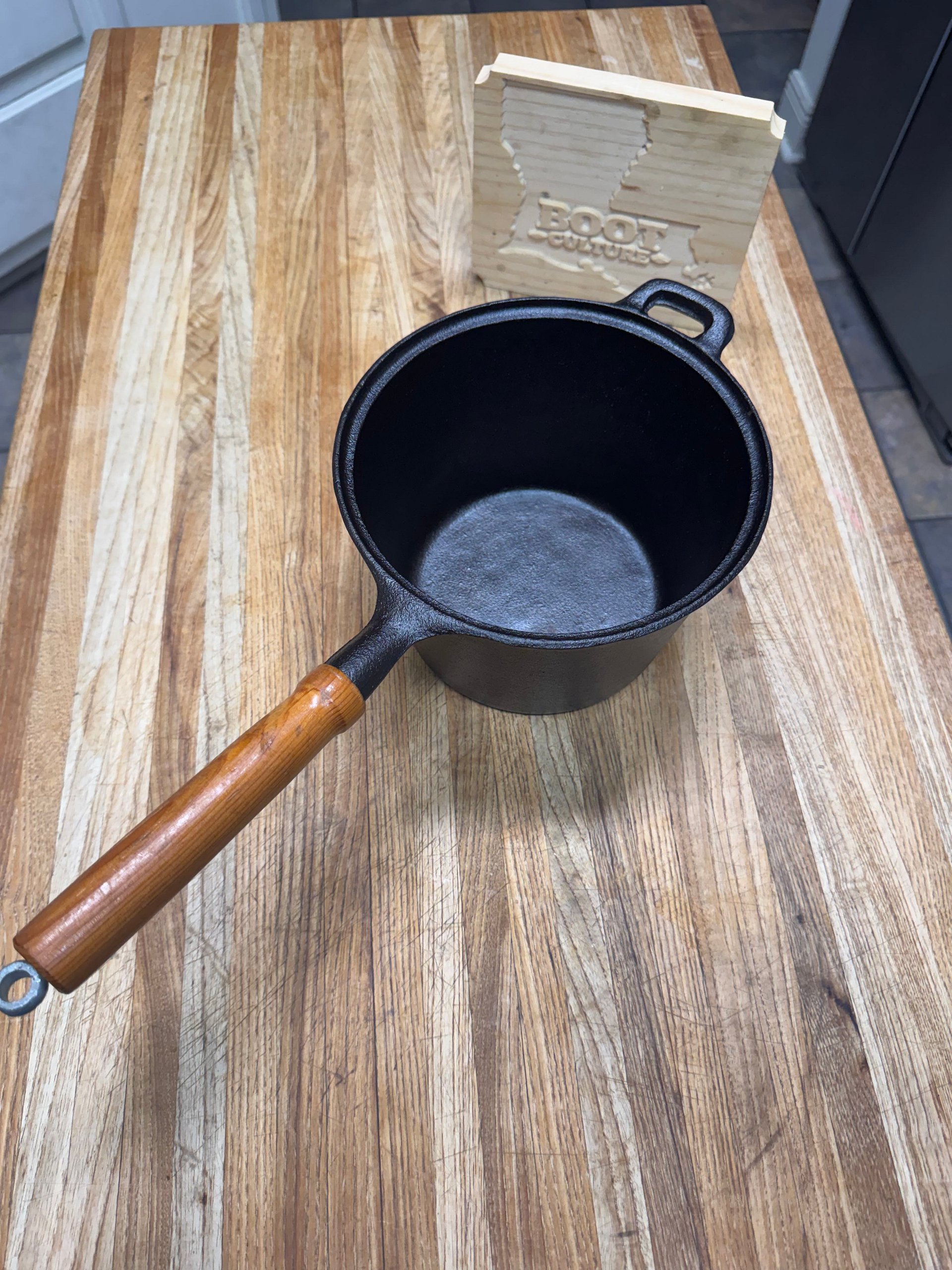 Vintage Made in Taiwan 3-Quart Cast Iron Sauce Pot product image (2)