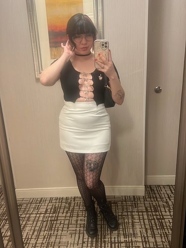My cute fit during a night out in Vegas 💚🥺