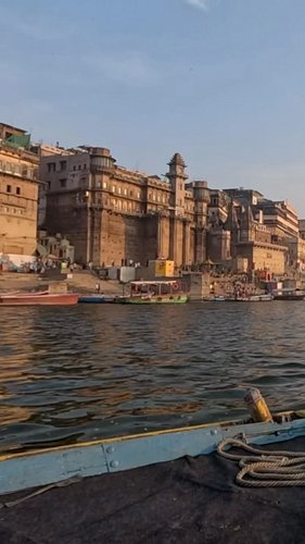 Sunrise on the Ganges River in Varanasi, India 🌅

This short clip shows a few highlights from my early morning boat ride past...