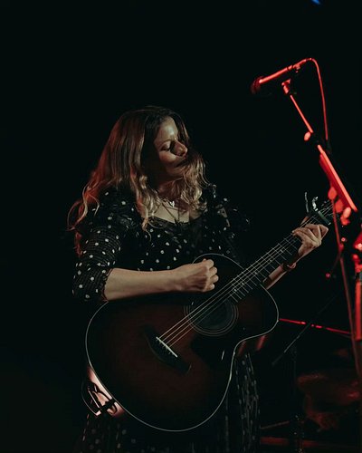 •
Paris Paloma live
•
A hush filled the crowd. Some sang in perfect harmony. From that moment forward, the atmosphere shifted...