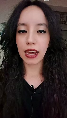 Esto es algo por lo que los cantantes sufrimos un poco 😫 Tal vez los pianistas o guitarristas pueden practicar con audífonos ...