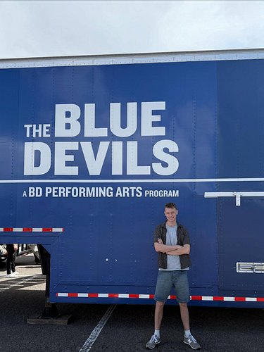 Welcome to my age out!! #rageout 
Year 3 and my first picture with the truck haha! 😈💙 

#colorguard #guard #drumcorps #dci
