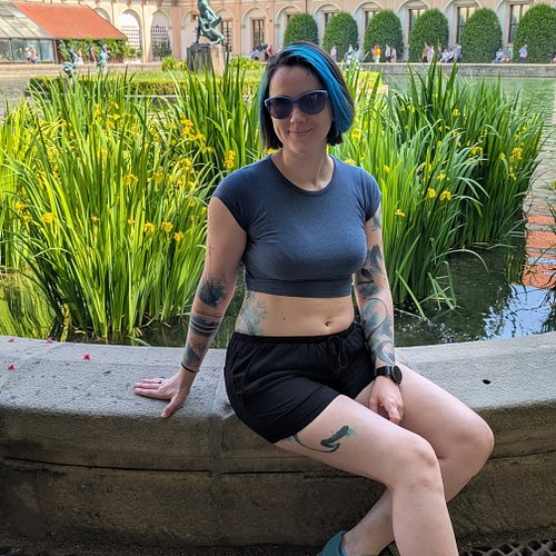 Prague photo dump 🇨🇿 
It's a beautiful city but we picked a bad weekend. The city is overrun with tourists (yes we're part of...