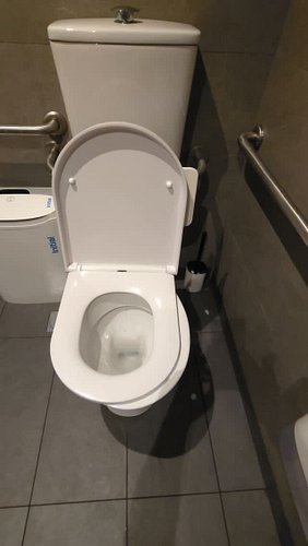 📍 Schofields, NSW (accessible)
7/10 - bonza dunny, wonky seat 😭
#maccasdunnies #maccas #schofields #nsw #dunny